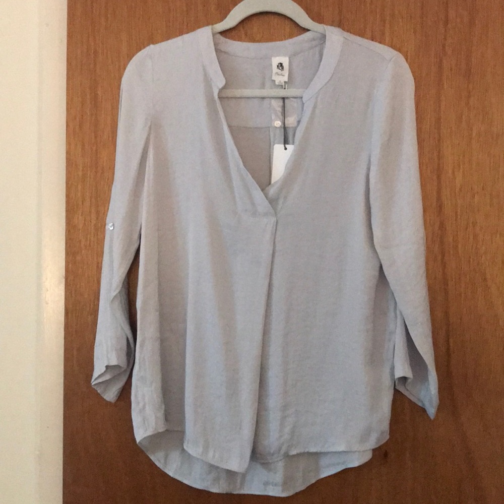 Flowy light gray blouse